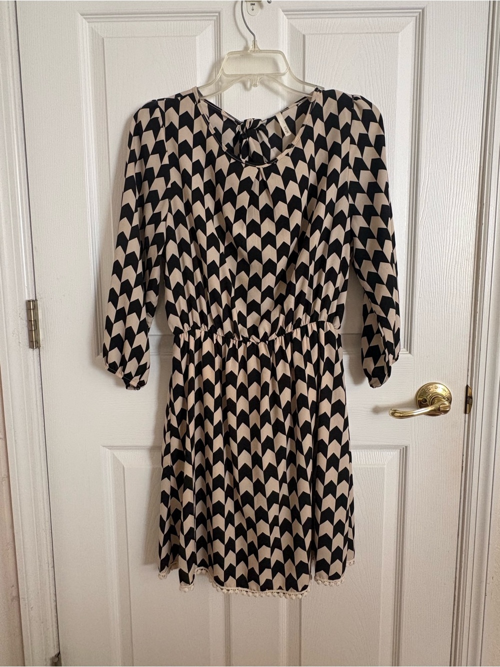 Women’s Black and Cream Geometric Print Long-Sleeve Dress